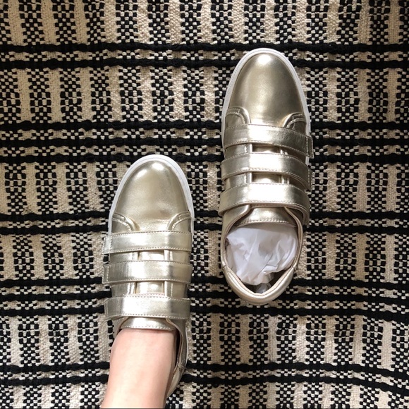 New！Soft Leather Sneaker - Picture 2 of 8